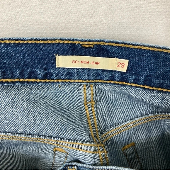 Levi's Premium 80s Mom Jean  Distressed Jeans size 29 - Picture 3 of 10